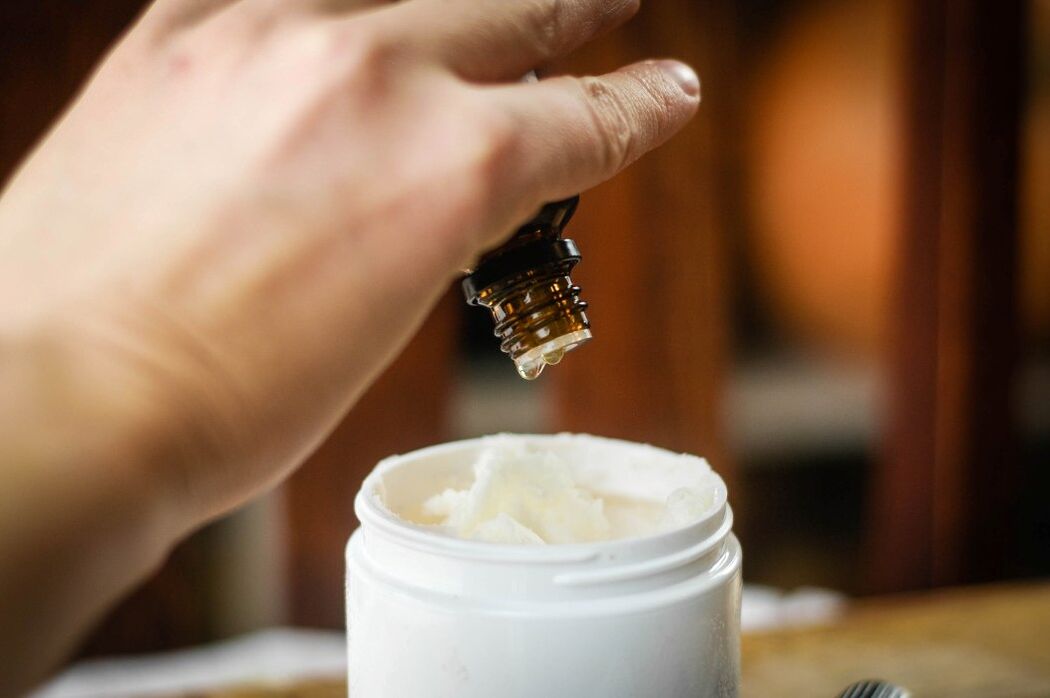 Do not add essential oil to a large amount of cream at once - it is better to enrich a single portion each time